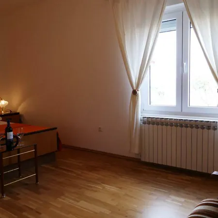 Retro Chic Magdalena