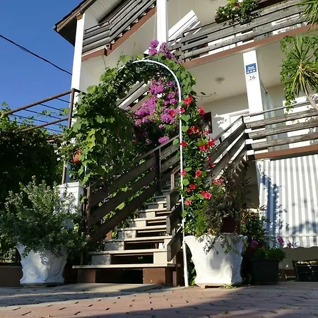 Retro Chic Magdalena *