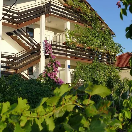 Retro Chic Magdalena Apartman Trogir