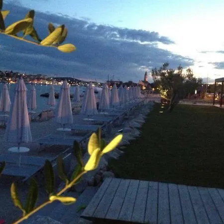 Retro Chic Magdalena Apartment *